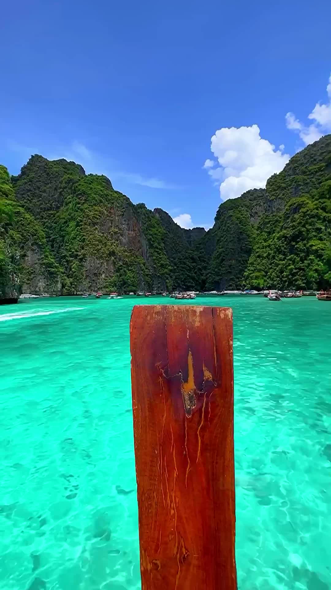 Island Life 🏝️ Phi Phi Island ❤️

📍Koh Phi Phi , Krabi -Thailand 🇹🇭
.
.
.
.
.
#thailand #pilehlagoon #mayabay #monkeybeach #mosquitoisland #bambooisland #krabi #kohphiphi #phiphiisland #travelthailand #thailandtravel #beachvibes #islandlife #paradiseisland #vacation #bucketlist #travellife #boatlife #thailandia #tailandia