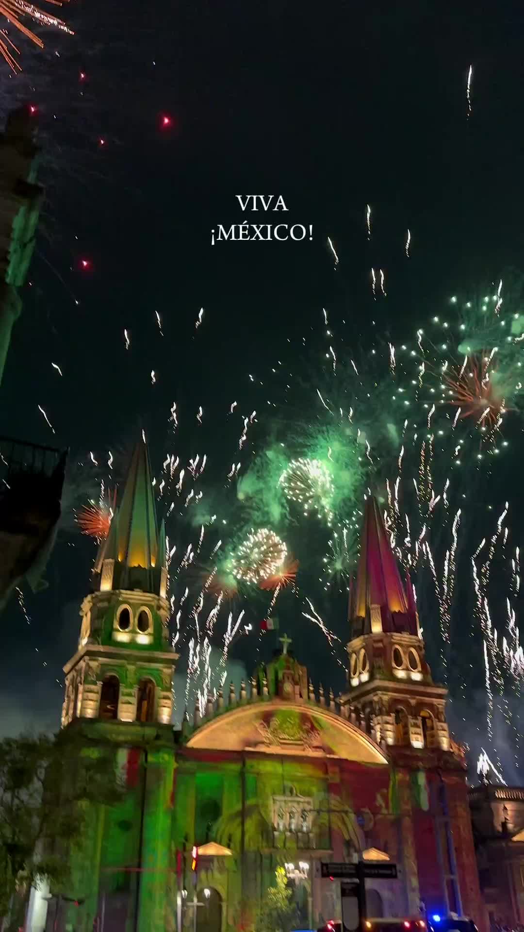 🇲🇽✨ ¡Así se siente México! 💚🤍❤️

#vivamexico #mexico #guadalajara #gdlmx #mespatrio #septiembre #banderademexico #mexicomagico #vivemexico #jalisco #jaliscomexico #jaliscoesmexico #guadalajarajalisco #zapopan #tlaquepaque #jaliscomx #mexicolindo #vivamexico