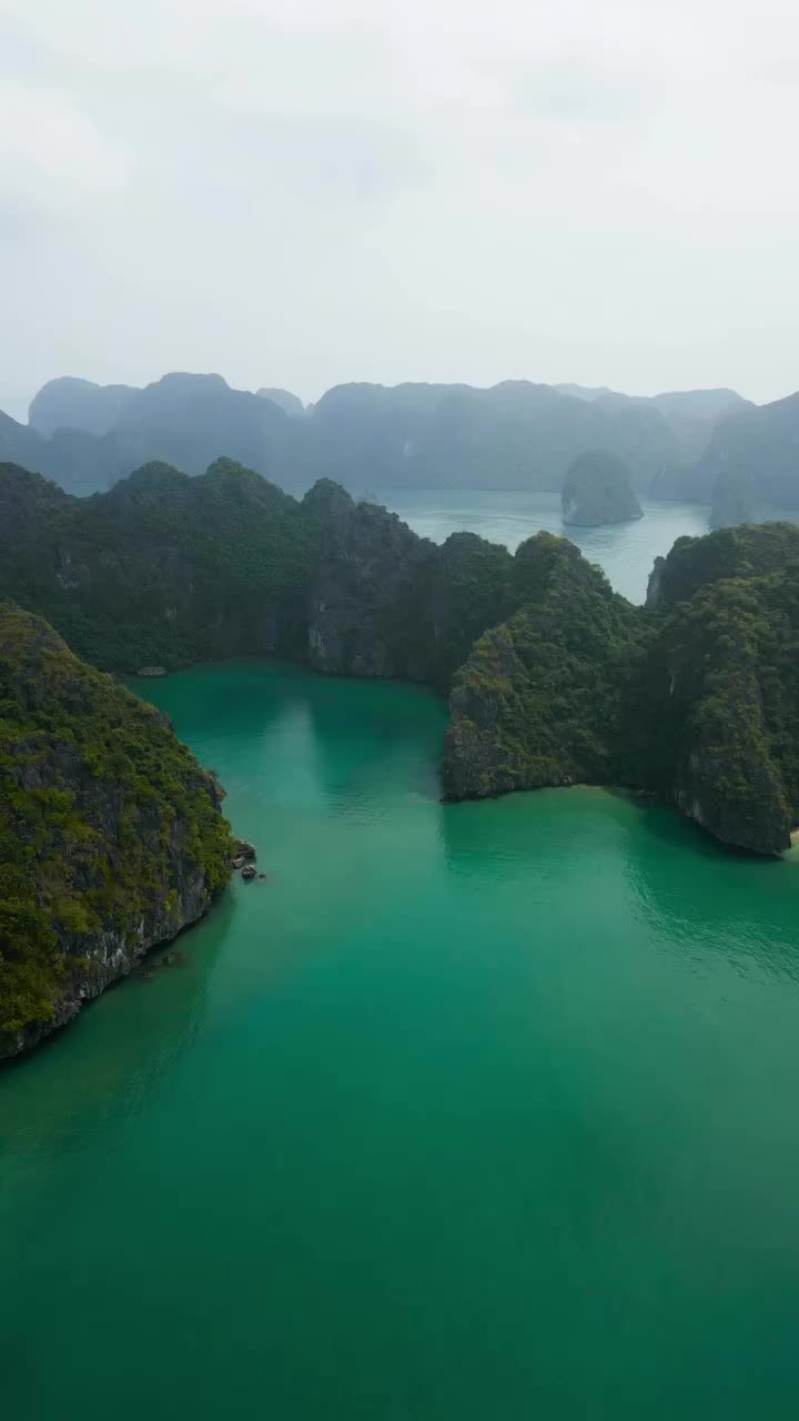 Stunning Ha Long Bay Landscapes – Vietnam Travel