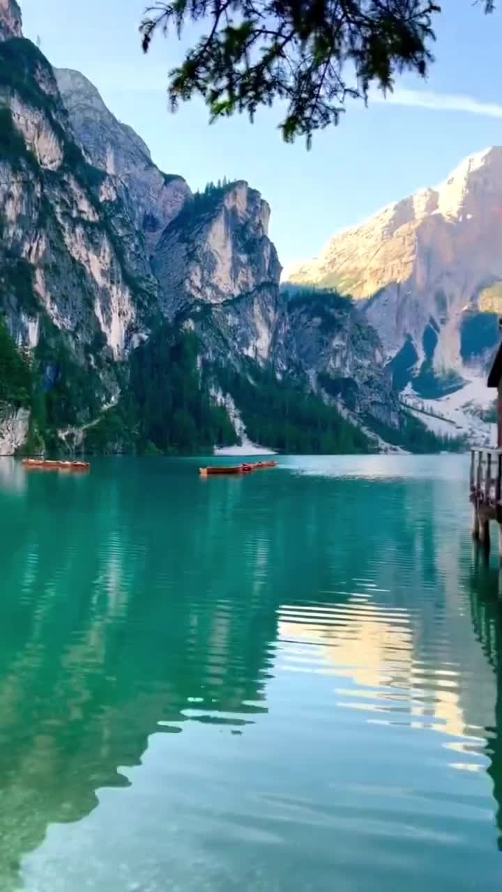 Discover the Stunning Lago di Braies in the Dolomites