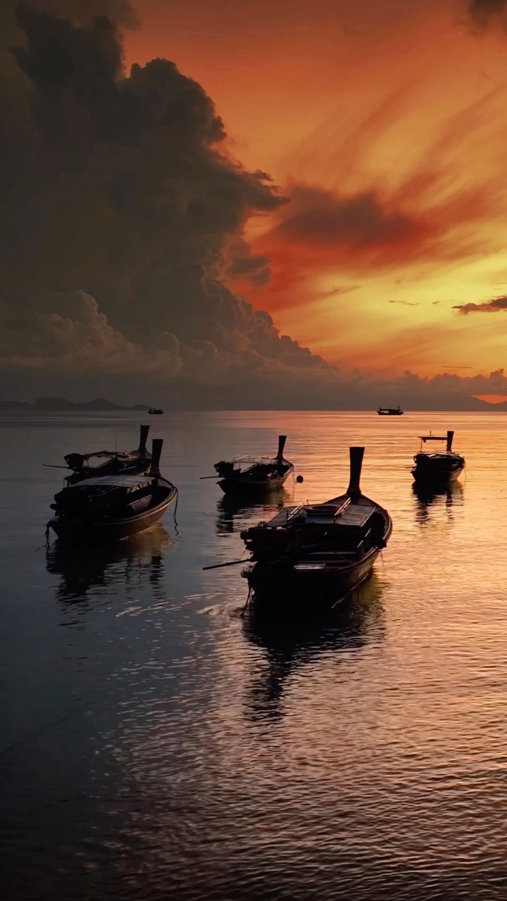 Watching the sun rise is south Thailand 🏝
📍 Mali Sunrise, Koh Lipe

#goldenhour #하늘 #sunset #yellow #goldenhour #sky #nature #explore #ท้องฟ้ากับความรู้สึก #하늘공원 #sunsetporn #skypainters #amanecer #sunsetphotography #sunset_hub #sky_brilliance #thailand #sunshine #sunset #sunlight #sunsetlover #sunset_vision #sunset_madness #พระอาทิตย์ขึ้น #skystagram #reels