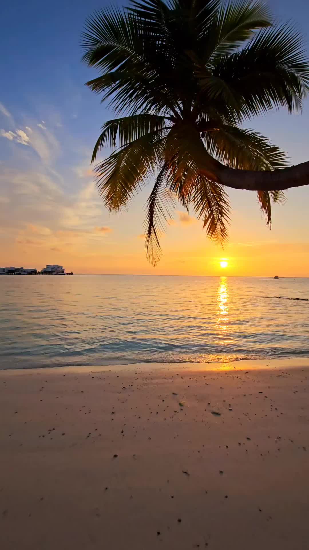 Stunning Sunsets in Jumeirah Maldives 🌅🏝️