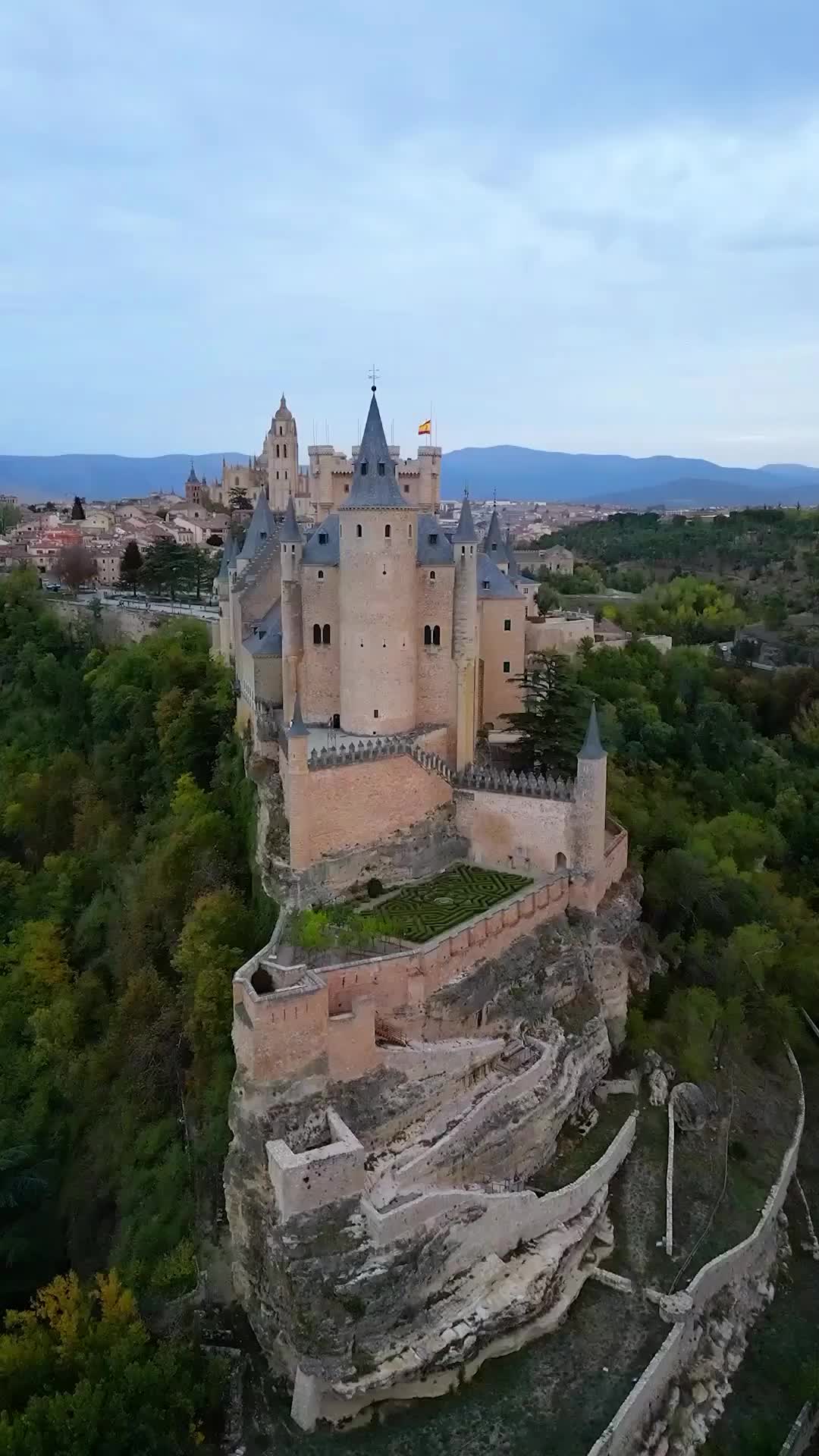 Alcázar de Segovia: Historia y Misterio Medieval