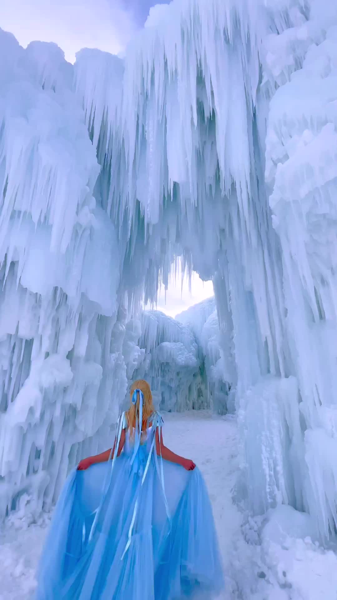 Visit Midway Ice Castles with Elsa - Frozen Adventure! ❄️