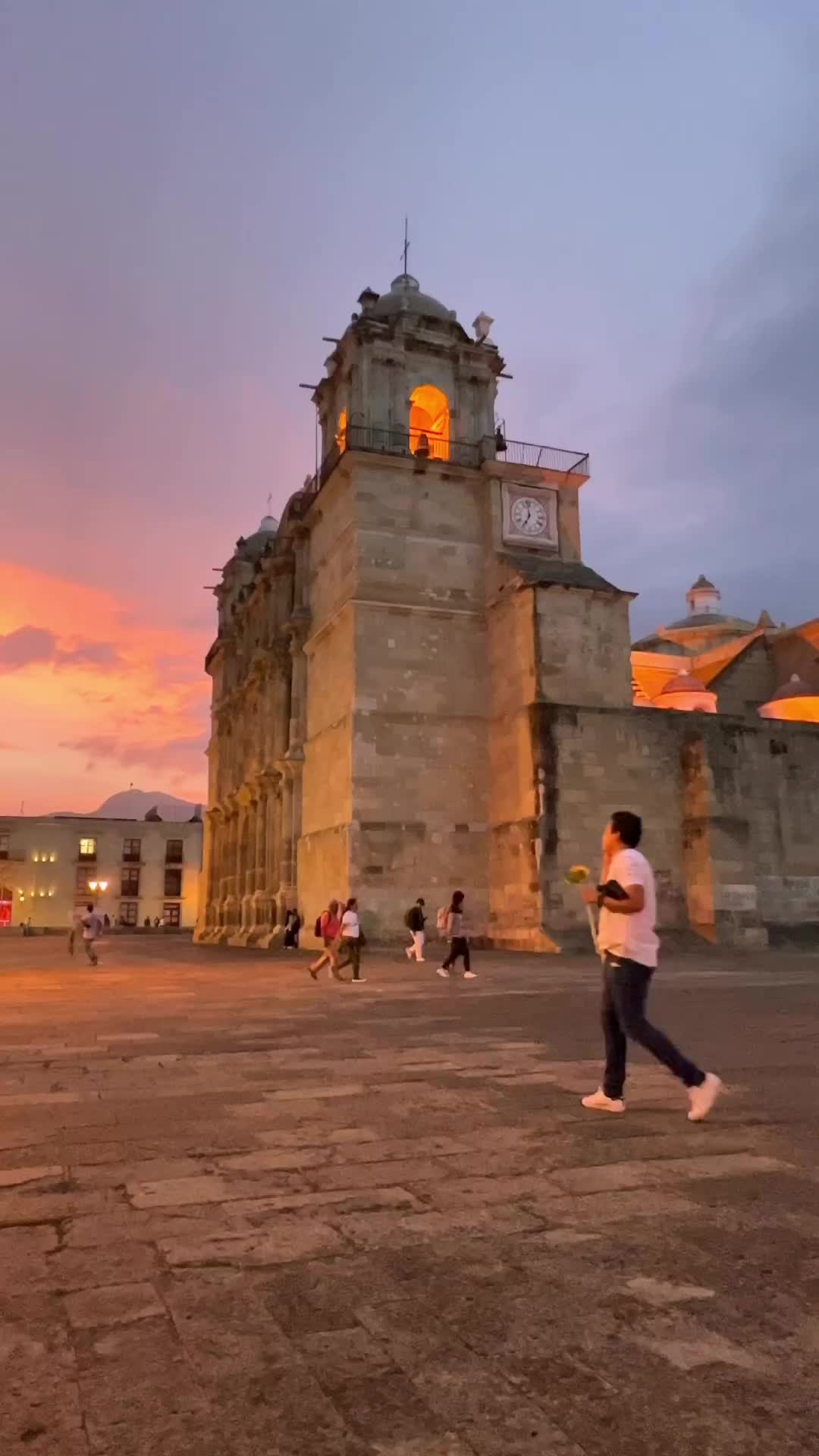 Adiós Mayo: Descubre Oaxaca en Temporada Media