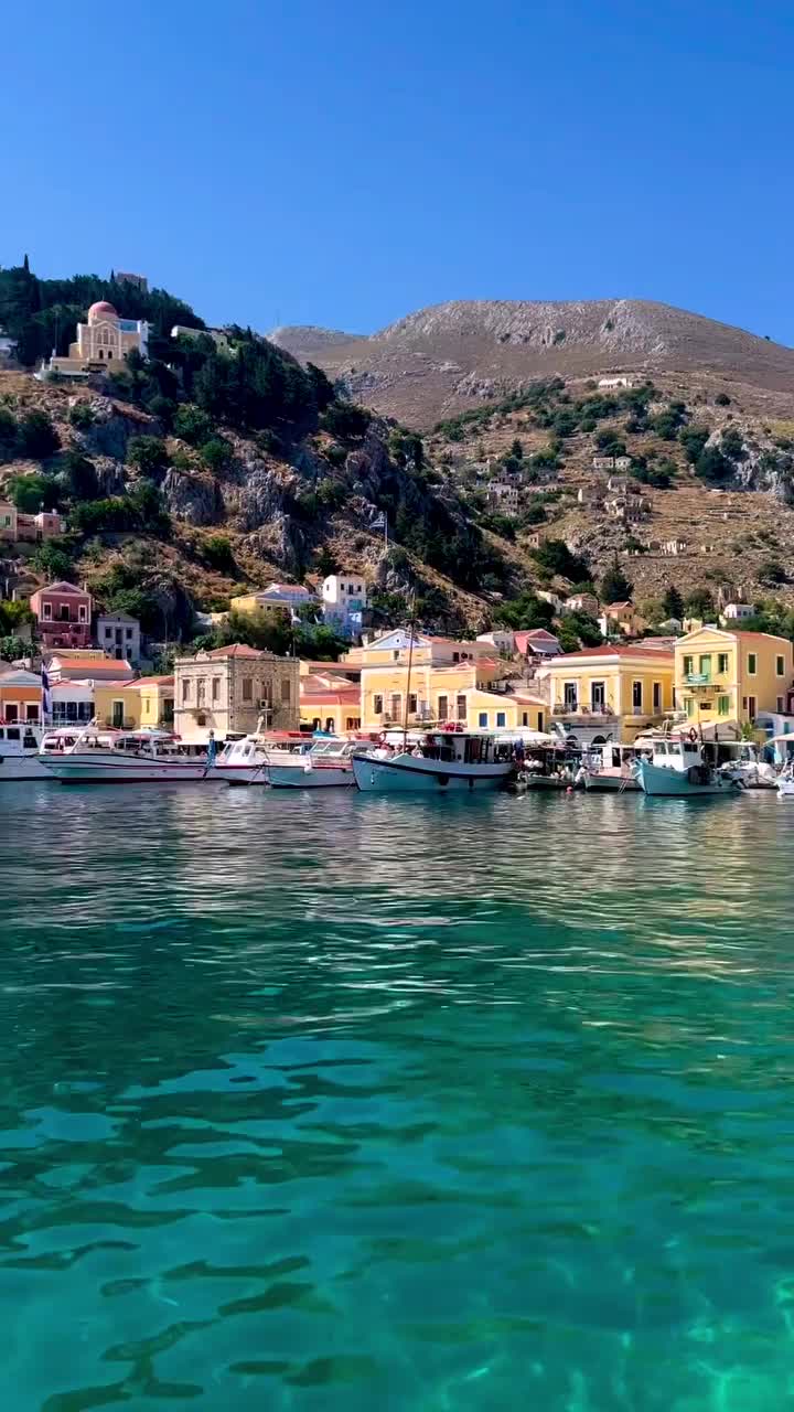 𝐒𝐘𝐌𝐈 𝐈𝐒 𝐀 𝐓𝐑𝐔𝐋𝐘 𝐁𝐄𝐀𝐔𝐓𝐈𝐅𝐔𝐋 𝐕𝐈𝐄𝗪! ⁣
⁣
If you visit the Dodecanese Islands in Greece, I highly recommend visiting Symi, it’s a truly beautiful island!⁣
⁣
Have you been to Symi? Drop a 🇬🇷 in the comments if you have⬇️