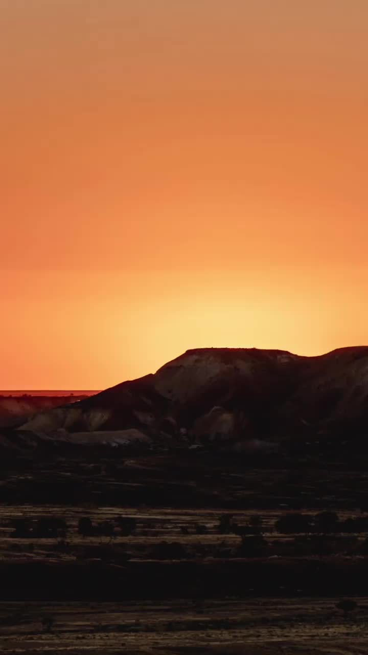 Desert rise 🏜 
#sonyalpha #painteddesertaustralia #sunrise #earthhour  #desert #southaustralia #roam