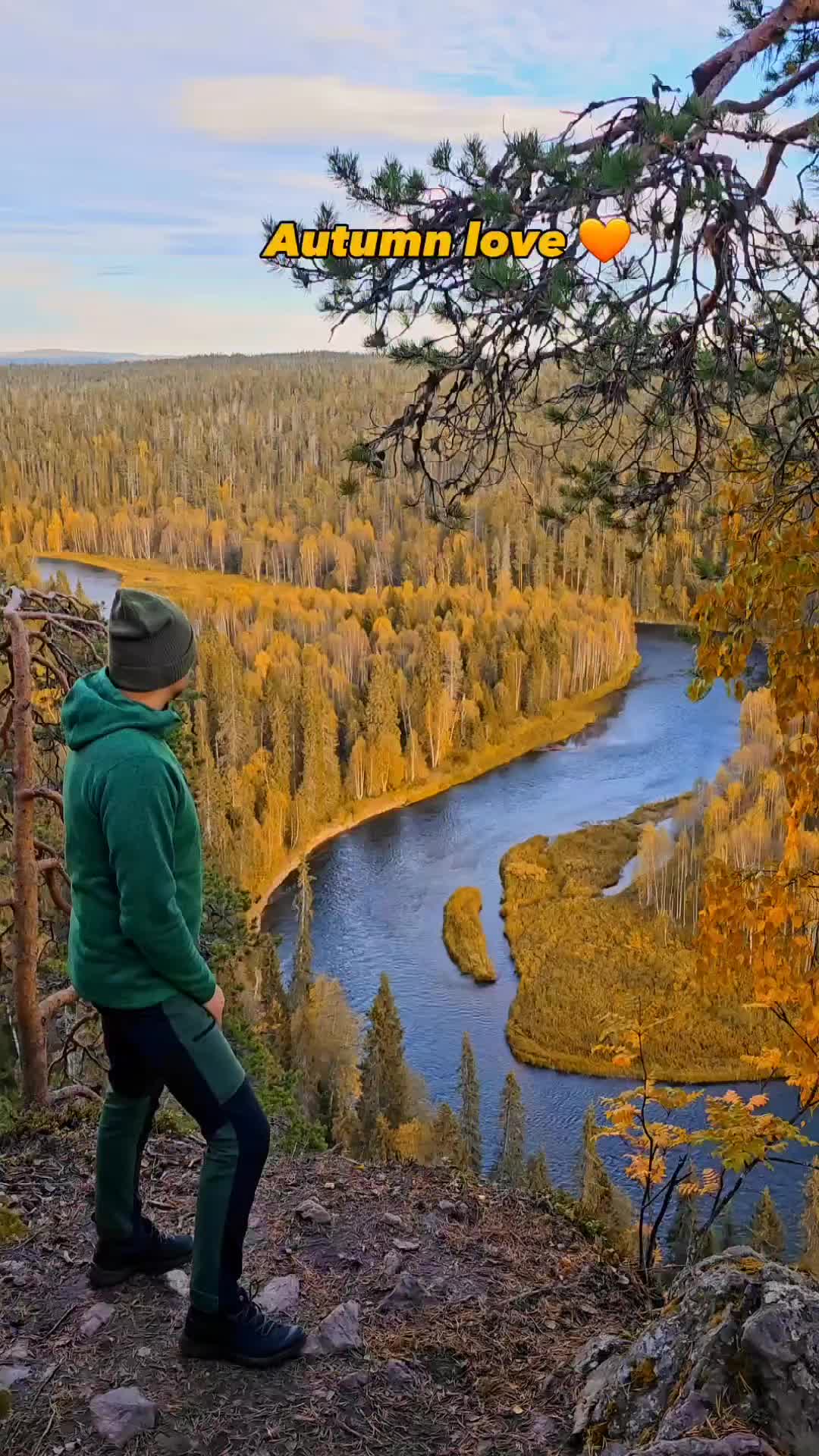 Stunning Fall Colors at Pähkänäkallio, Kuusamo