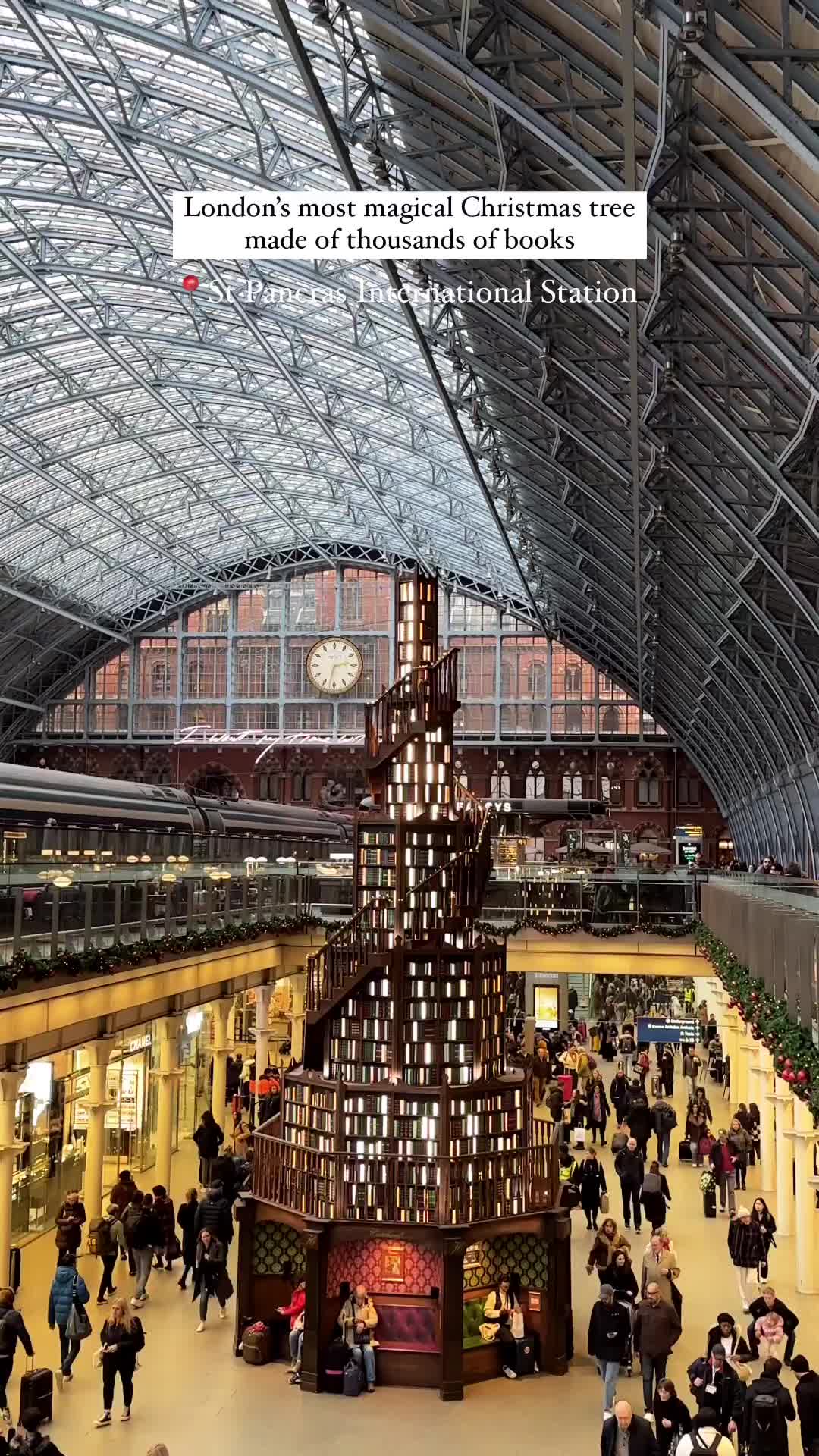 St Pancras’s Chrstmas tree is really one of the most impressive ones this year. A fitting book theme perfect fr the travellers passing, it’s definitely worth to go and check out even if you’re not travelling through the station.
.
.

.
.
#london#christmas#christmas2023
#christmasdecorations #christmastree #christmasvibes#christmasinlondon #visitlondon#travelphotography #passionpassport#hellofrom#visite gland#traintravel #travelblog #books#bookstagram #december#londonchristmas #theprettycities