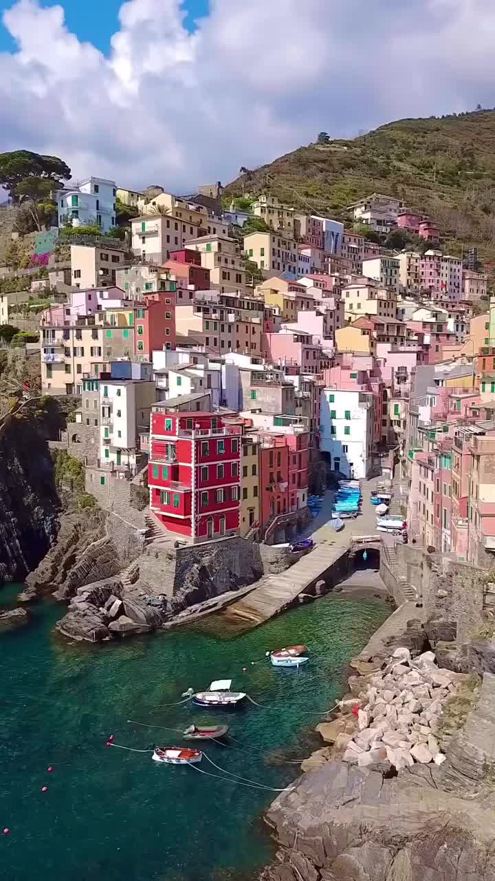 Discover the Beauty of Riomaggiore, Cinque Terre 🌊
