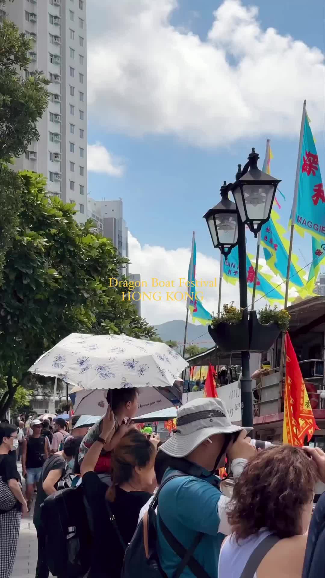 Hong Kong Dragon Boat Festival 🐉

Despite the hot temperatures, crowds came out to watch the dragon boat races, taking place for the first time in years 🛶

The day was filled with rhythmic drums, high energy and fierce competition 🥁

📍 Aberdeen Dragon Boat Race

#hongkong #hongkong🇭🇰 #discoverhongkong #hkigers #dragonboatfestival