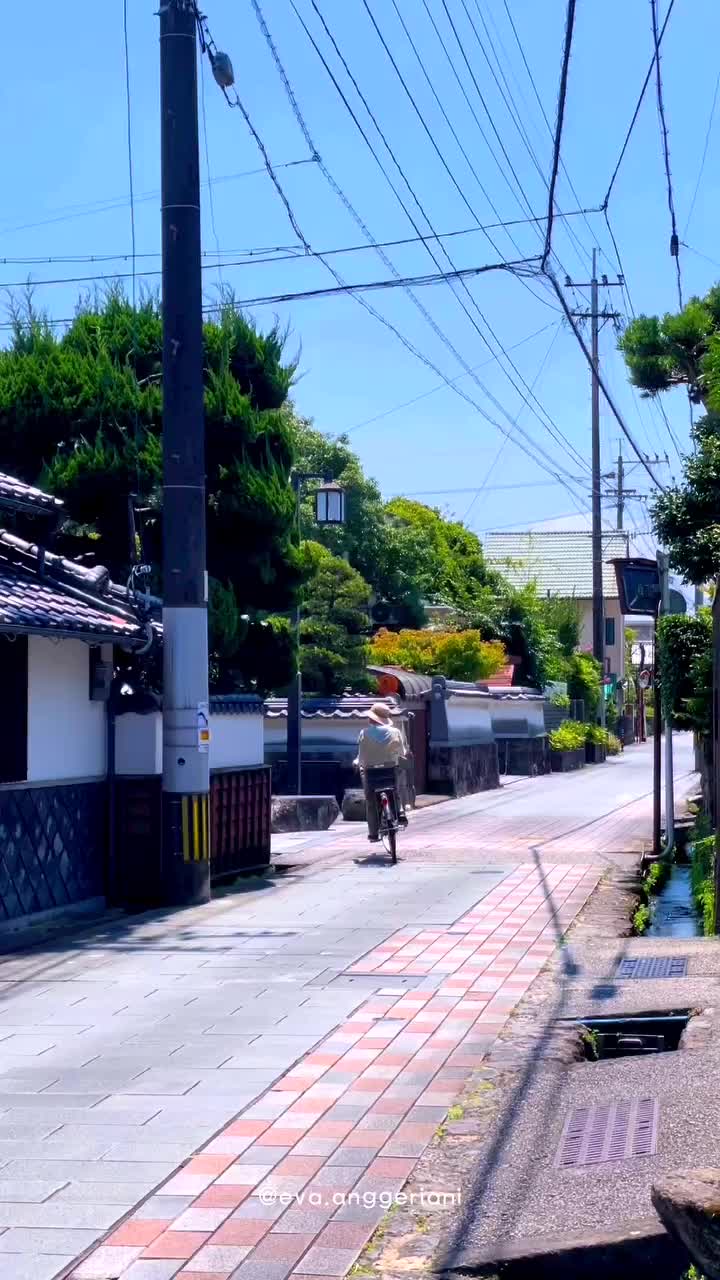 Discover Calm in Nagasaki: Midweek Street Walk 🌸