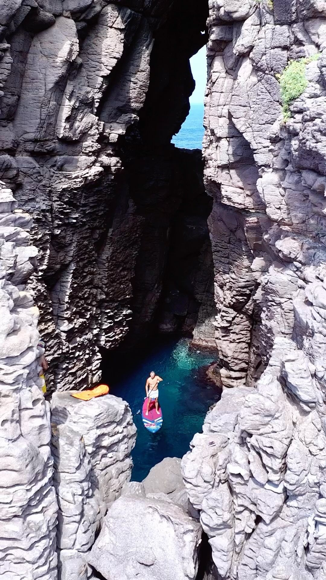 📌 BENVENUTI NELLA CATTEDRALE ( GROTTA DEI COLOMBI )

Uno dei luoghi più pazzeschi che abbia visto in questi ultimi tempi, un ringraziamento speciale va al mio amico @massi22issam per aver condiviso con me questo posto 😍🍺🩵