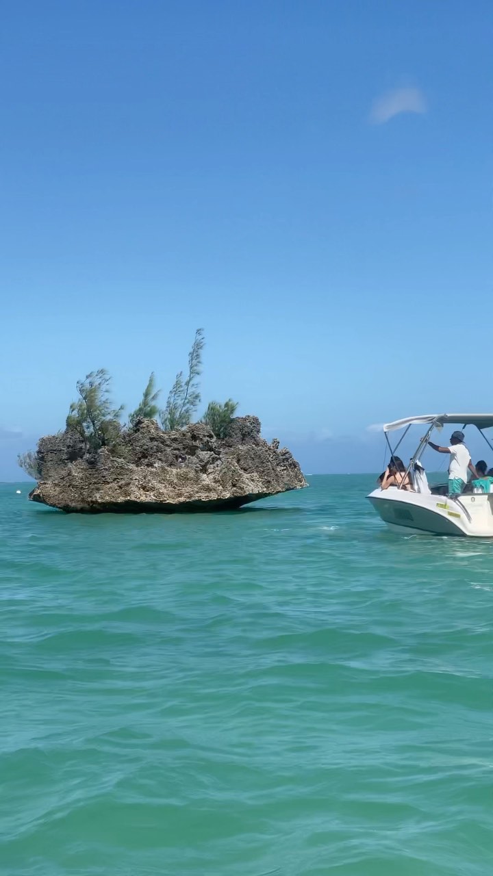 Daytrip to an island #mauritius #maurice #visitmauritius #africa #travelmore #solotravel #travelblog #minivlog #travelgram #reels #foryou #backpacking #islandvibes #beautifuldestinations