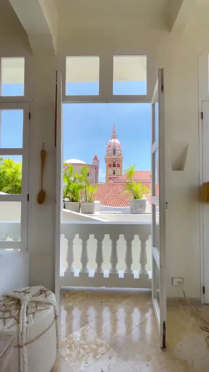 Casa Diluca ☀️

Évasion dans cette sublime maison coloniale de 6 chambres dans le centre historique de Cartagène !
Une maison pleine de charme, conçue dans l'esprit des maisons de plage du sud de l'Italie, avec une déco tropicale et raffinée 🤍✨

#colonialarchitecture #cartagenadeindias #tropicalvibes #colonialstyle #mediterraneanvibes #bohocorner #interiorgoals #colonial #bohome #tropicalhome #terrasse #cartagenastyle #architecture #dreamhome #pergola #terrazzo #whiteinterior #colombia #interiordesign#architecturedesign #interiorinspiration #mediterraneanhome #colonialhouse