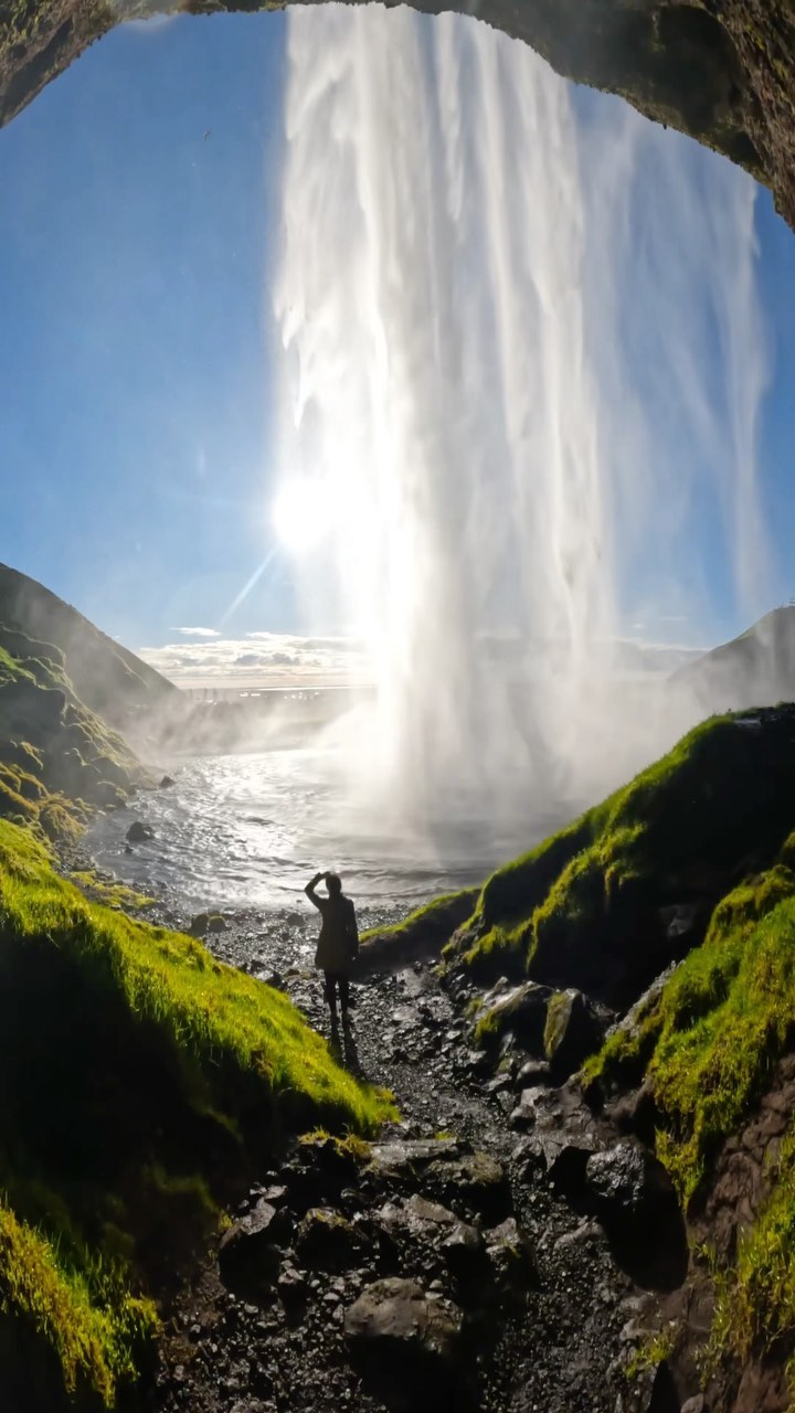 Here’s one of the 10,000+ waterfalls in Iceland. If you go, make sure to bring a poncho/rain jacket because you will get soaked 💦☔️🤣 

📍 #Seljalandsfoss #Iceland 
📸: @GoPro #GoProHERO10
#icelandtravel #icelandtrip #icelandwaterfall #icelandnature #icelandadventure #icelandadvice #beautifuldestinations #vacations #iceland🇮🇸