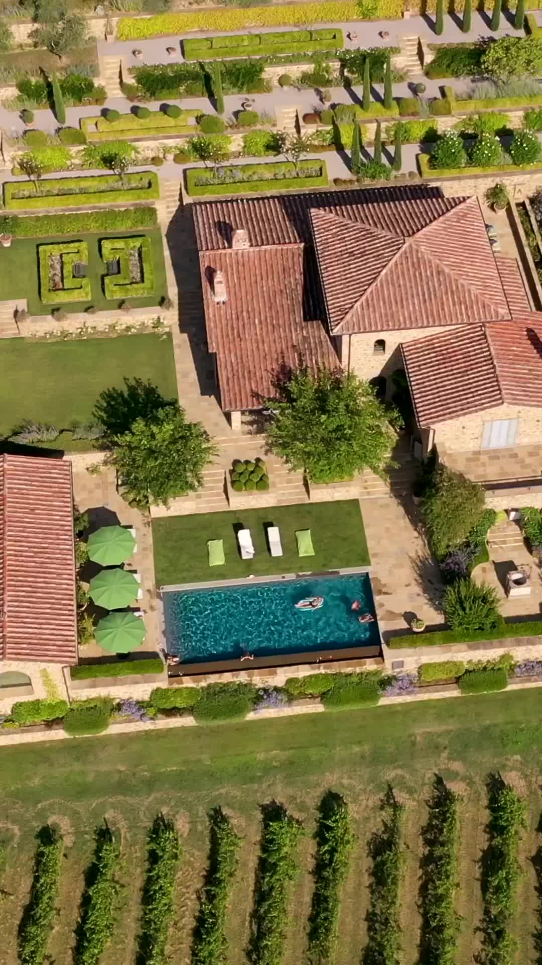 Relaxing Pool Day in Beautiful Umbrian Villa