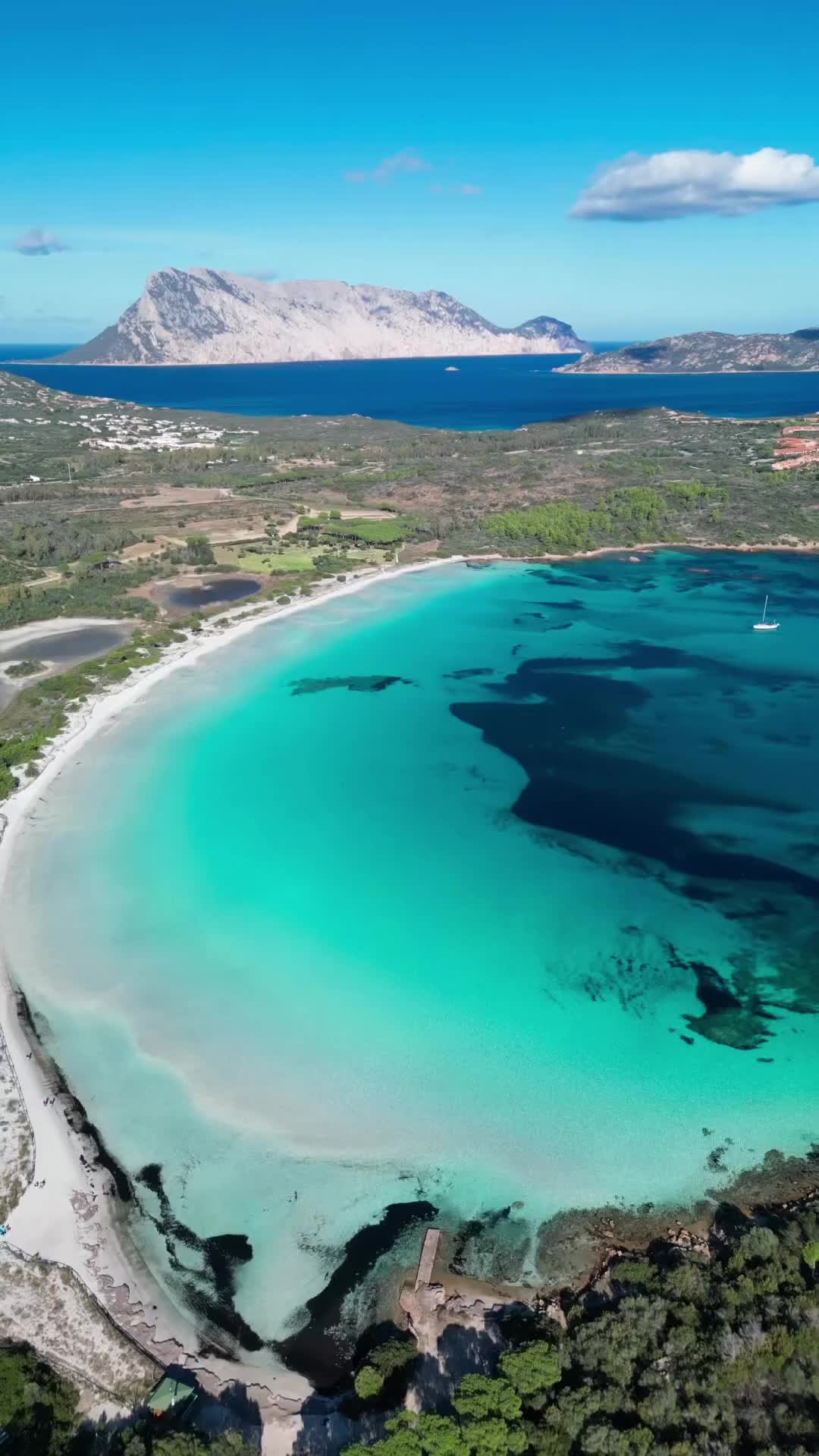 Il mare a Novembre ci regala ancora emozioni. 

📍Cala Brandinchi. San Teodoro. 🇮🇹

#sardegna
#sardinia
#italia
#italy
#beautifuldestinations
#earthpix
#bestplacetogo
#wonderful_places
#nature 
#naturelovers
#bestvacations
#travel
#beach
#sea
#ig_italia
#volgoitalia