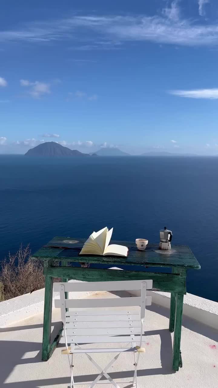 The Isole Eolie (Aeolian Islands) consist of seven islands off the northern coast of Sicily that are known for their worth for vulcanology. These islands are Lipari, Vulcano, Salina, Stromboli, Filicudi, Alicudi and Panarea @miquelarose 🎥
#sicily #italy#eolie