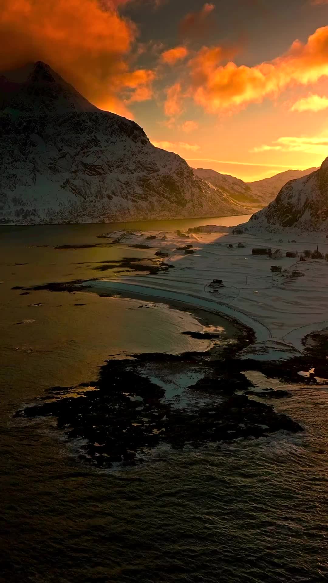 Discover Tranquil Beauty in Lofoten Islands Sunset