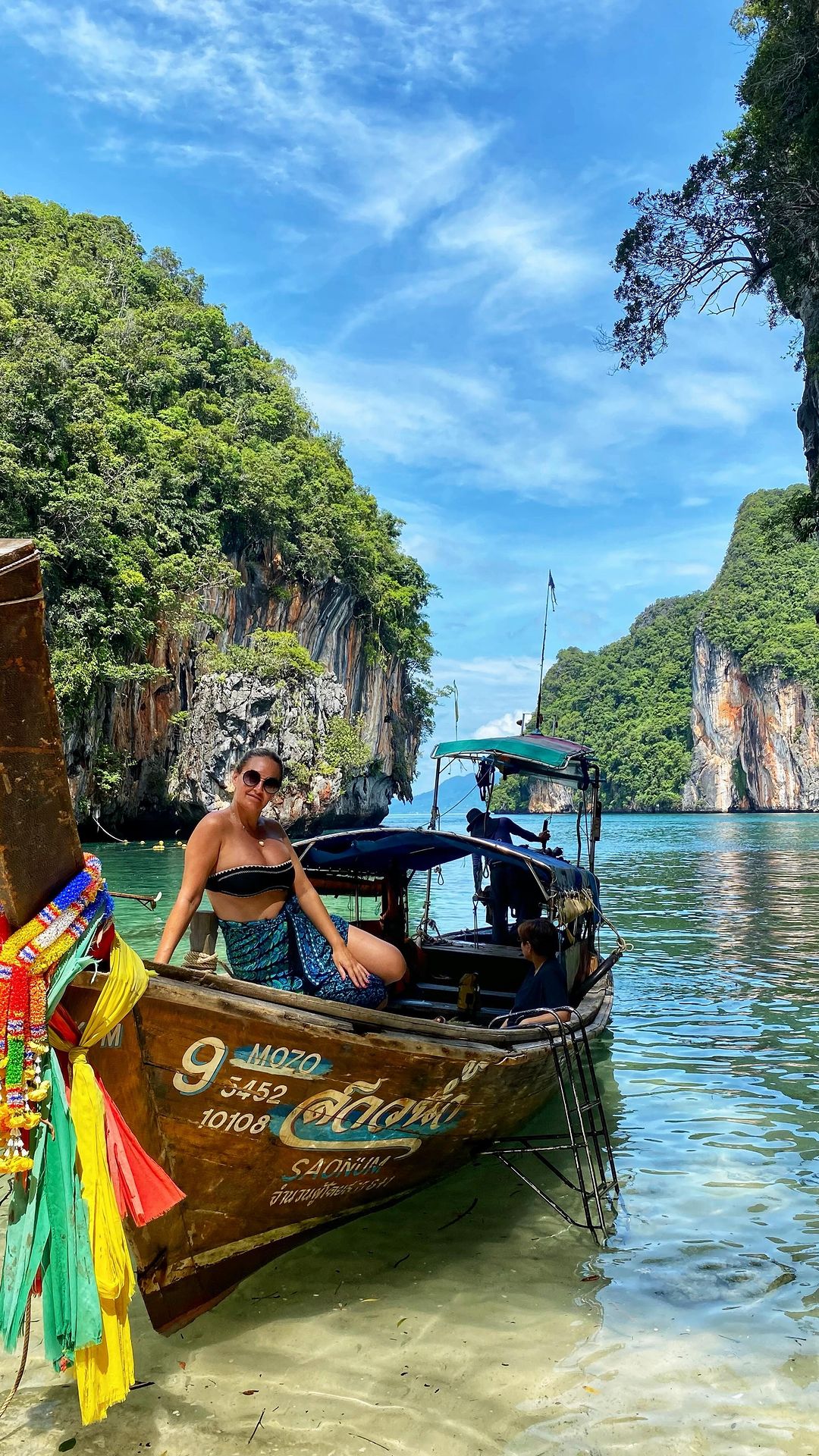 Pulling up to Paradise Island 🏝️🌴🐚
*
*
*
*
*
*
*
*
*
#kohlaolading #laoladingisland #krabi #krabithailand #hongisland #tailand #tailândia #thailandtravel #thailand #thailandtrip #adayinthailand #thailande #thailandia #beautifuldestinations #wanderlust #travelblogger