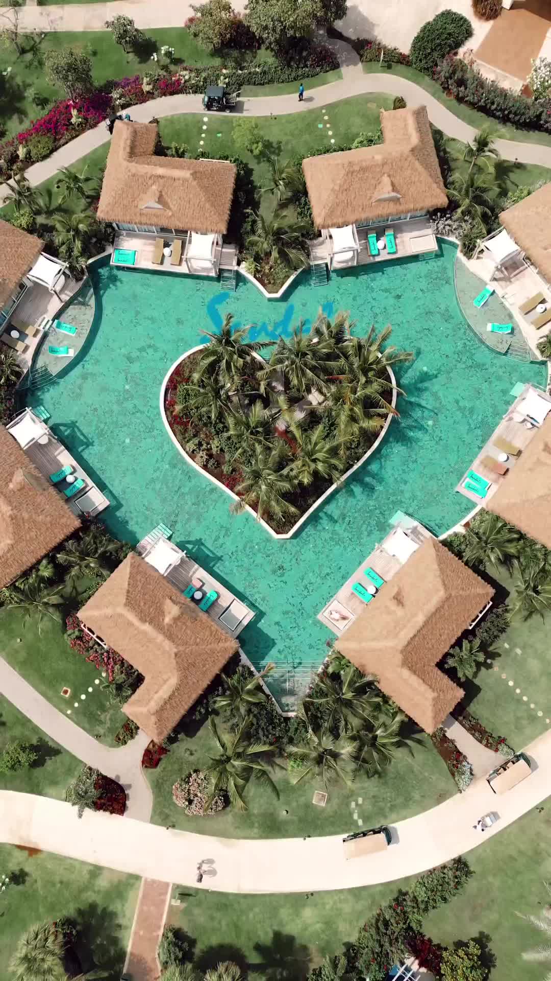Double Infinity vs. Heart Pool at Sandals Royal Curaçao