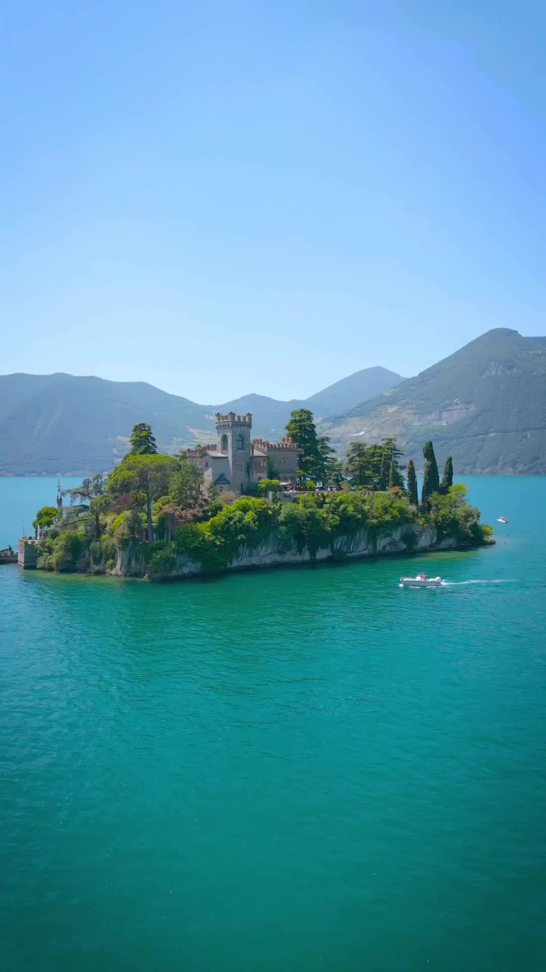 Discover the Enchanting Isola di Loreto on Lake Iseo