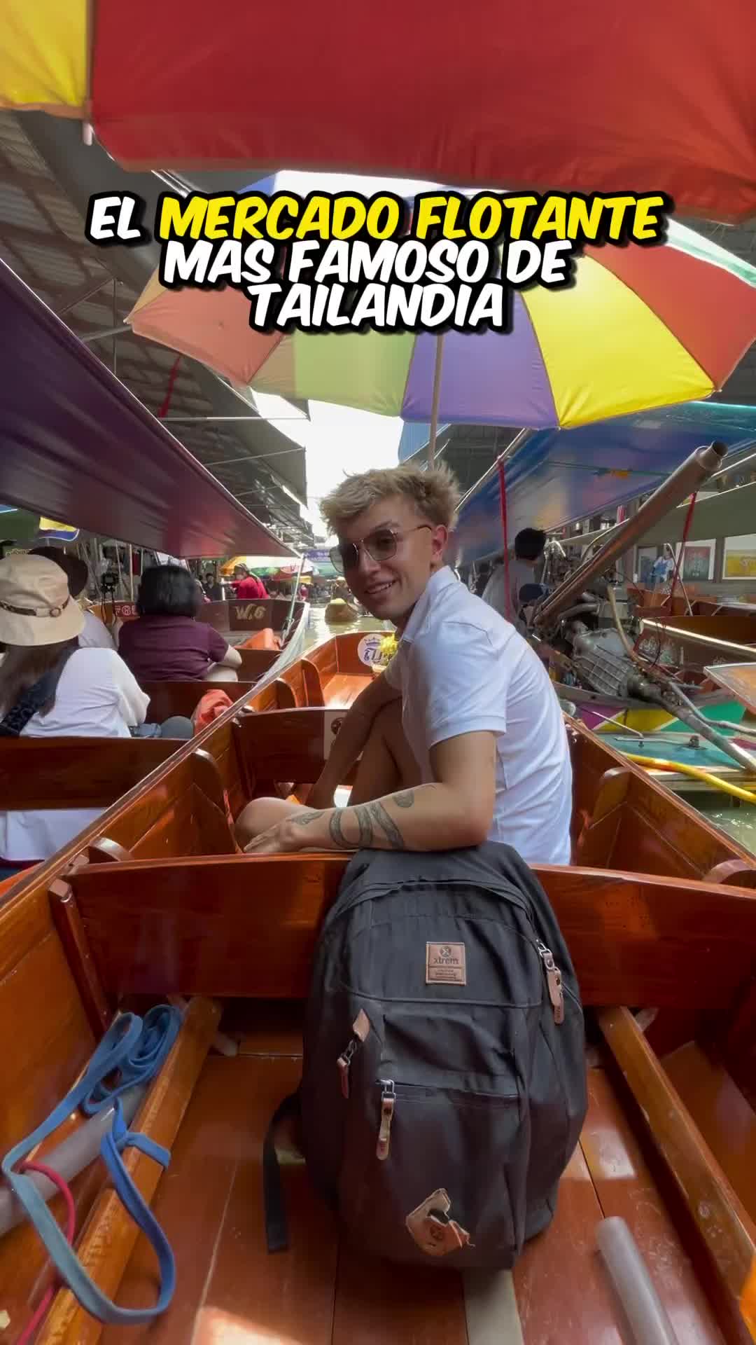 Famous Damnoen Saduak Floating Market in Thailand
