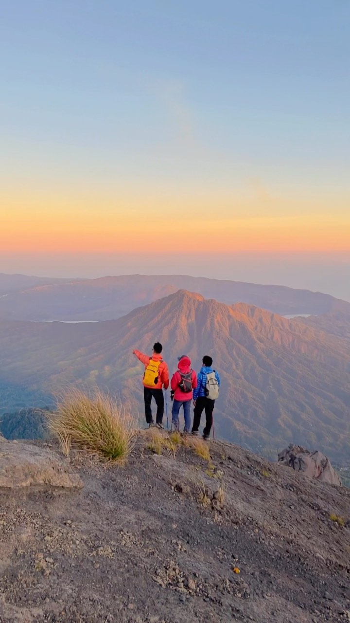 emang boleh #gunungagung se-full cerah ini?🤩