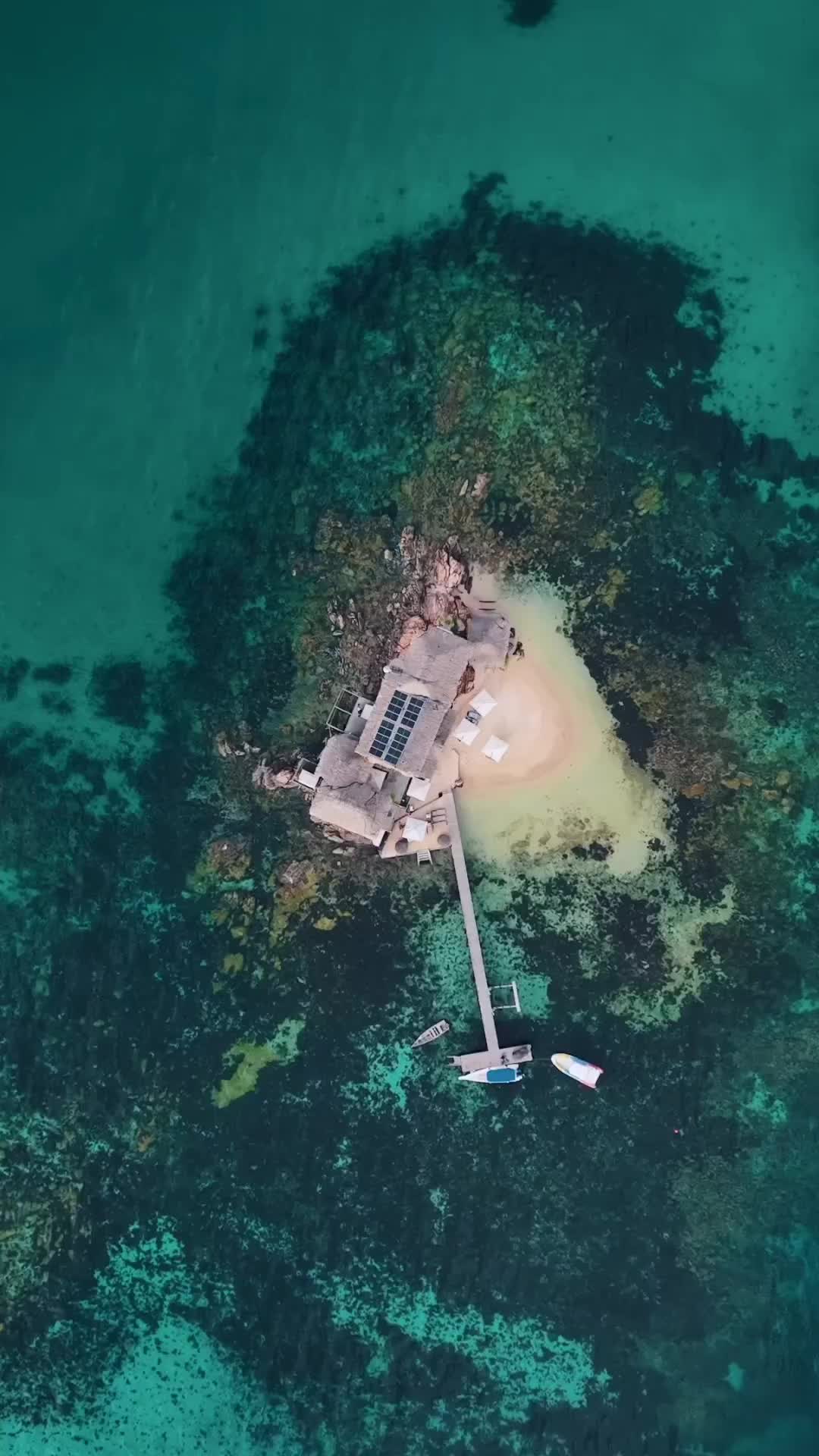 Dormir en la Isla Piscina de Mochima: ¡Una Aventura Única!