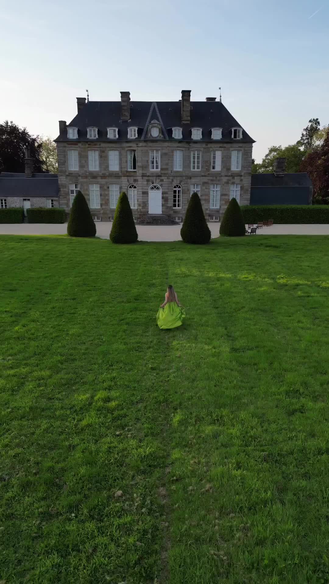 Living in a French Dream 🌳✨🕊️

📍 @chateaudebouceel 

👗 @byperrinandco 

#france #french #frenchsummer #summer #chateau #visitfrance #francetravel