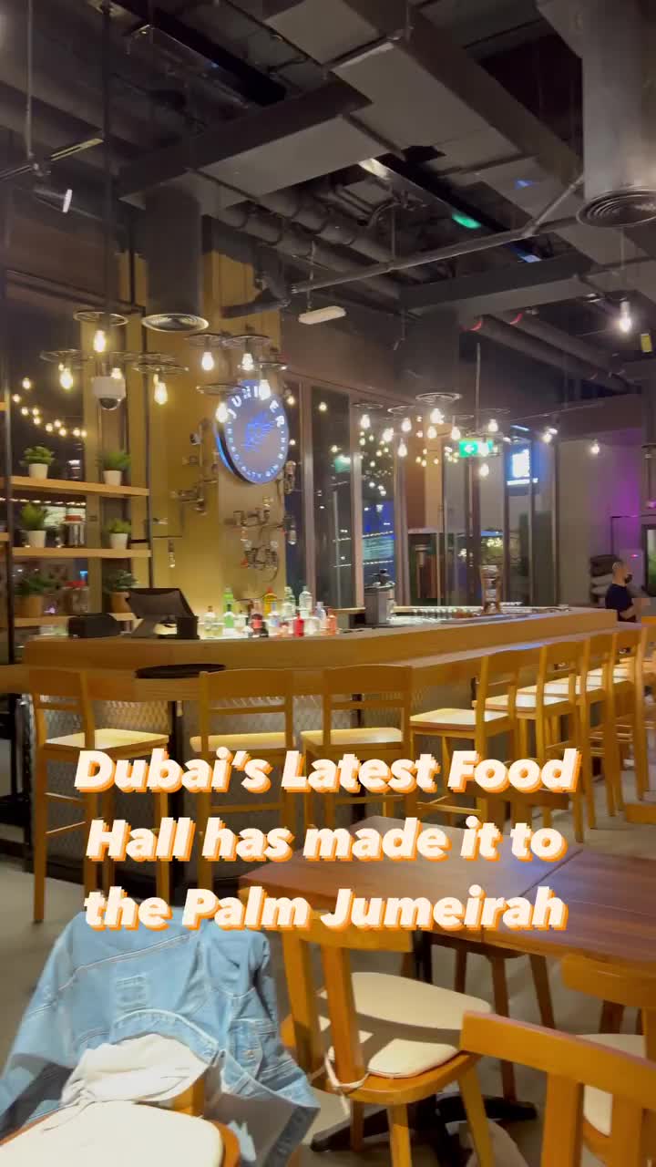 I’m a sucker for a good food arcade 🍗🍟🍕

@social.distrikt is the latest addition to the @dubai food scene housing several food outlets, a bar and a cafe all under one roof at @thepointepalm 🌴

#visitdubai #palmjumeirah #foodarcade #foodhall #thepointe #socialdistrikt #uaefood