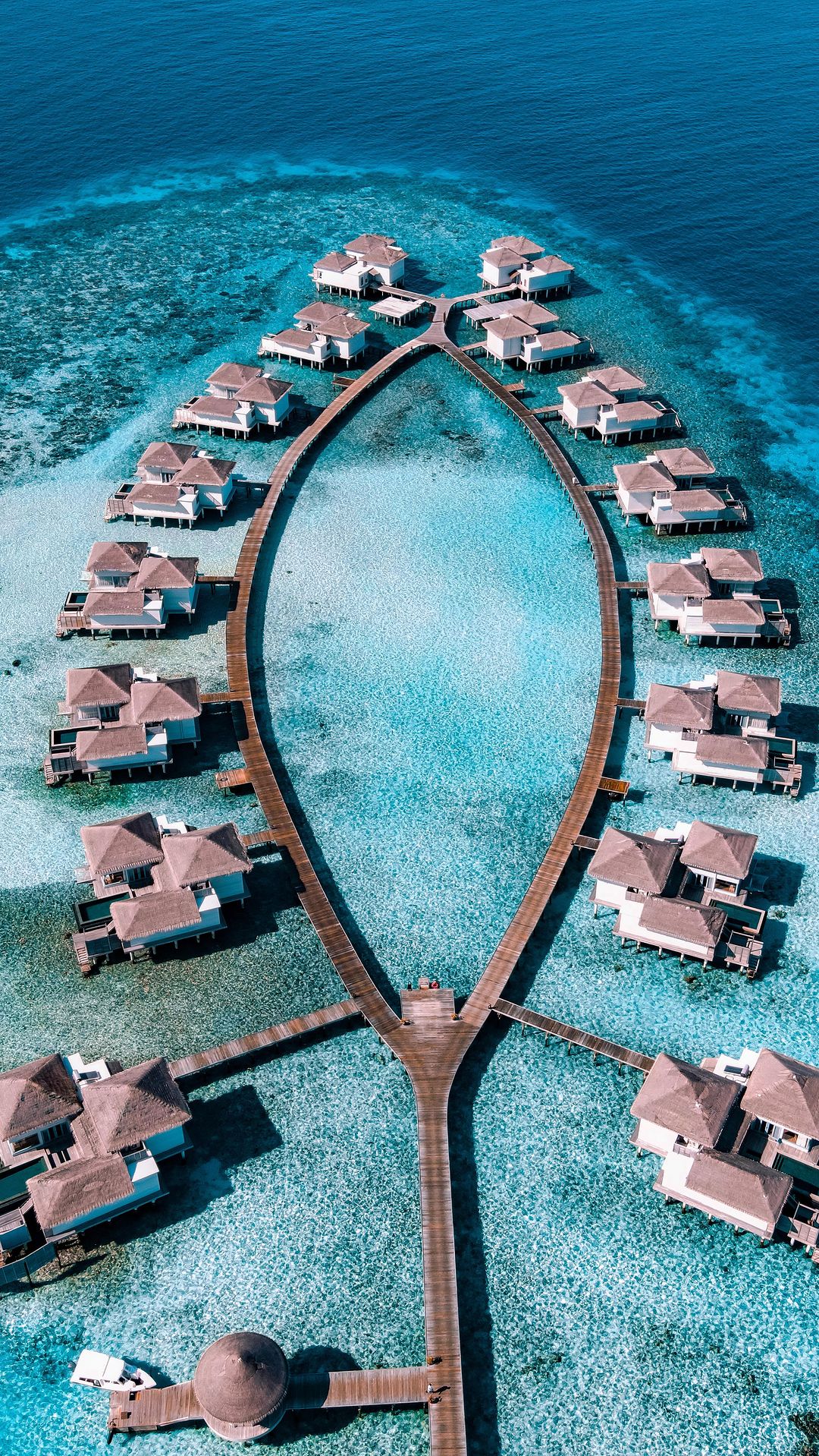 An outstanding Royal Beach Villa in the Maldives 🤯

📌 Raffles Royal Residence @rafflesmaldives 

•1,700 sqm 
•Up to 15 guests 
•40m pool
•24-hour Private Butler
•24-hour Private Chet

Tag someone who would spend at least a week here 👇🏽

••••••••••••••••••••••••••••••••••••••

Beach villa Royal nas Maldivas 🇲🇻 

•1,700 sqm
•Até 15 hóspedes
•Piscina de 40 metros
•Mordomo 24 horas
•Chef 24 horas

Marque aqui alguém que passaria uma semana nessa lugar 👇🏽