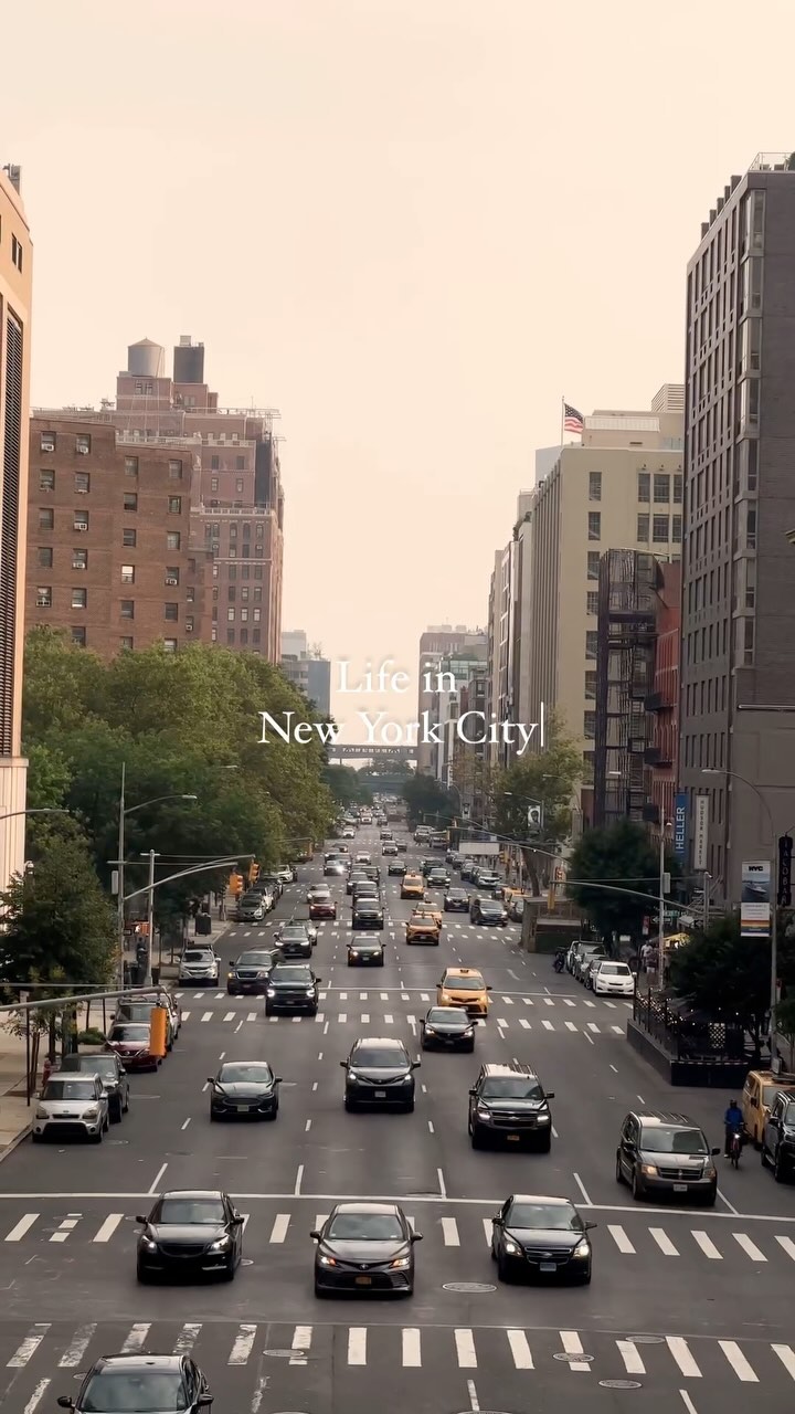 New York City 🫀

 captured on iPhone 13 Pro
4k at 30fps 
new york city

#newyork #nyc #newyorkcity #cinemasb