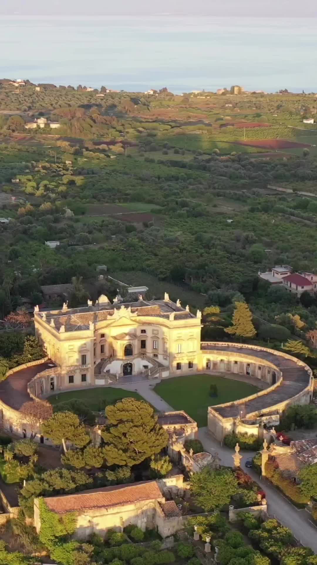 La meravigliosa Villa barocca del ‘700 della famiglia Valguarnera, una delle più belle ville di Bagheria, in provincia da Palermo ❤️