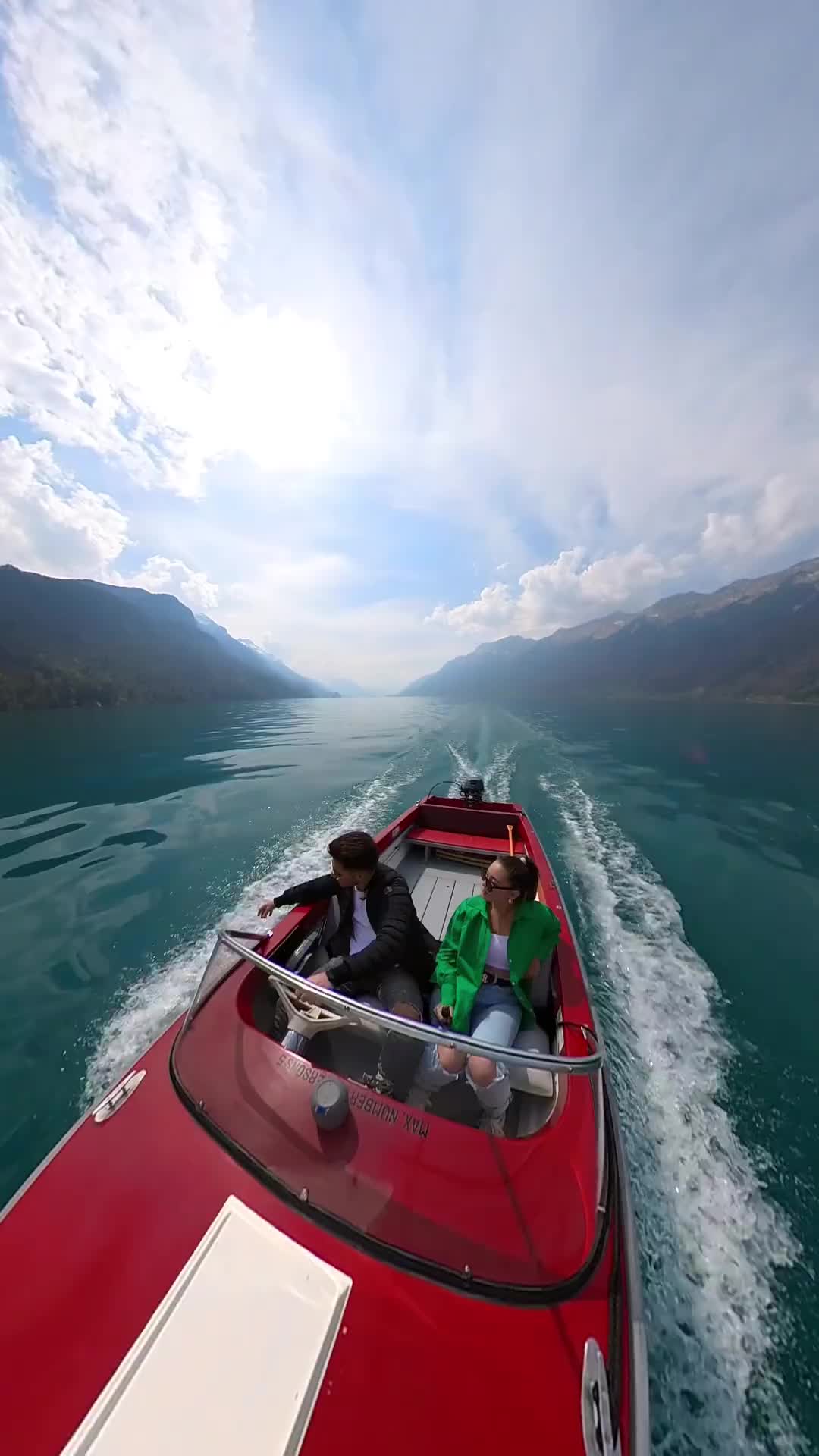 Incredible Motorboat Date on Lake Brienz