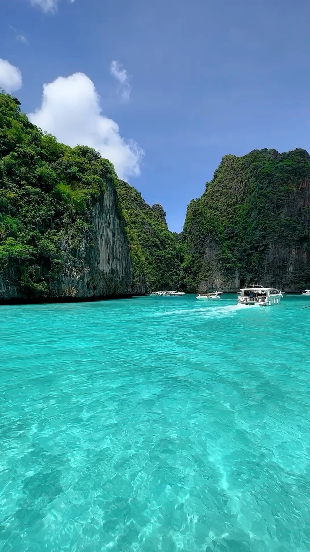 Island Life of Turquoise Waters 💦✨
📍Pileh Lagoon 🏝️ Krabi , Thailand 🇹🇭 
.
.
.
.
.
#thailand #thailandtravel #travelthailand #pilehlagoon #kohphiphi #phiphiisland #beachvibes #islandlife #turquoisewater #boatlife #travellife #naturelovers #krabi #thailandgram #vacation #lovethailand #beach #traveltheworld #tropicalvibes #thailandia