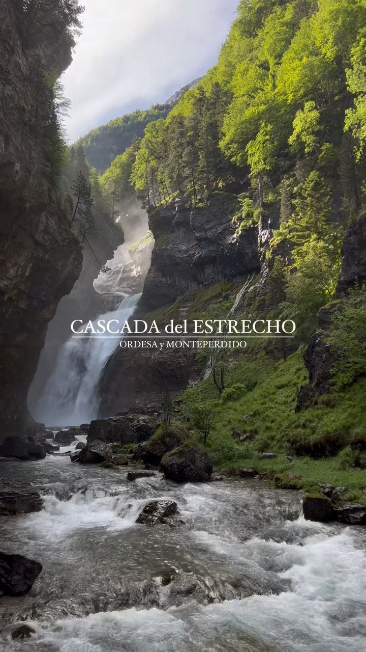 📍Cascada del Estrecho y de la Cueva 💙Ordesa y Monteperdido 🏔(Huesca)

Un momento increíble 💙 Una nube de vapor hacía del lugar un sito mágico justo al amanecer ☺️ ¿no crees? 😉

Con muchísima agua porque esta lloviendo mucho ☔️ el parque se llena de mini cascadas por todos lados 💦 

Mucho respeto a la montaña 🏔️ cuidemos nuestros bosques 🌳 

Enamorado de Los Pirineos 💙

#escalar #escalada #trekking #mountains #montaña #montañeros #montañismo #senderismo #pathfinder #ordesa #ordesaymonteperdido #parquenacional #huesca #aragon #discoverearth #earthoutdoors #outdoorphotography #naturephotography #savage #waterfall #cascada #agua #rioara #torla #españa #amanecer #coldbutbeautiful #beautiful #awesome #maravilloso