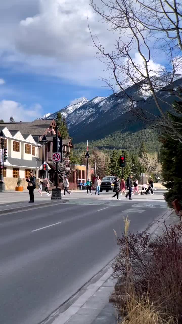 Happy Friday in Beautiful Downtown Banff! 🙌🏼