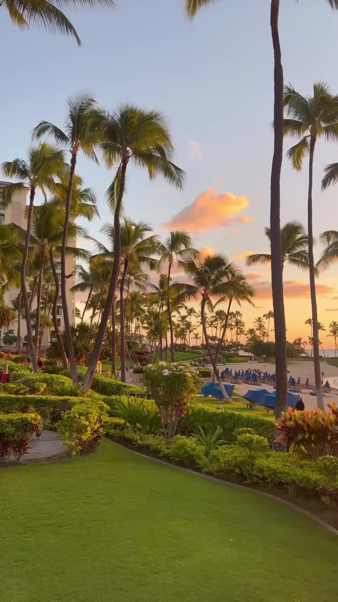 Experiencing a Stunning Hawaiian Sunset at Marriott