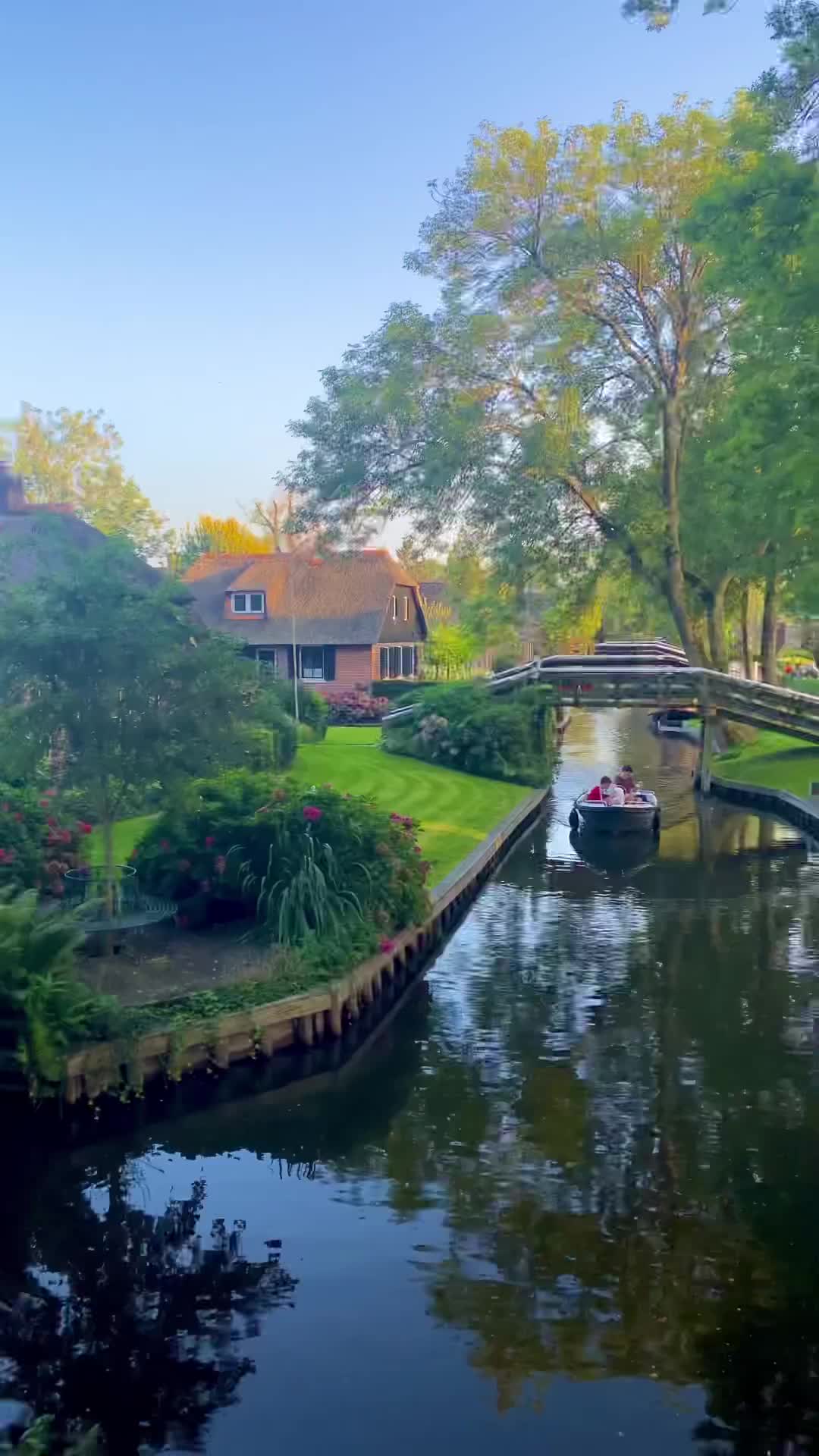 The Beauty of Giethoorn: Netherlands' Water Village