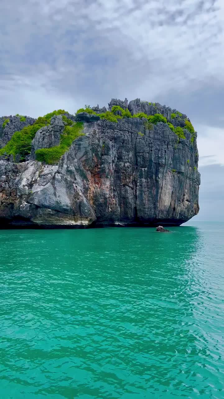 Discover Ang Thong National Park's Stunning Beaches