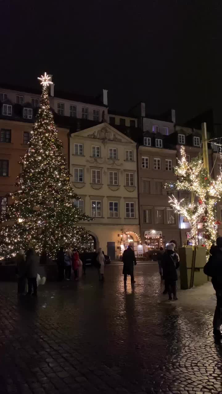 Christmas mood at the #oldcity via @warsawslook 🎄🎄🎄