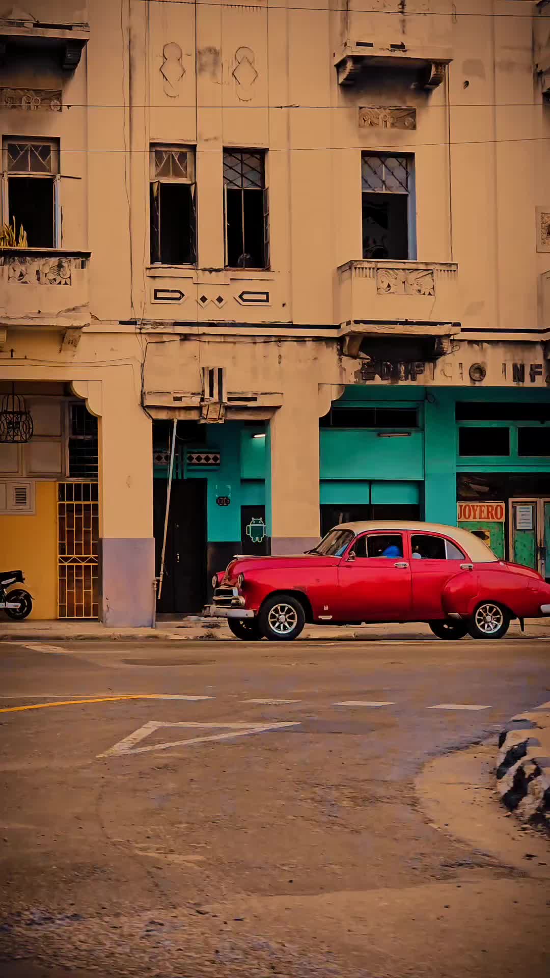 Discover the Charm of Havana at Night 🌃