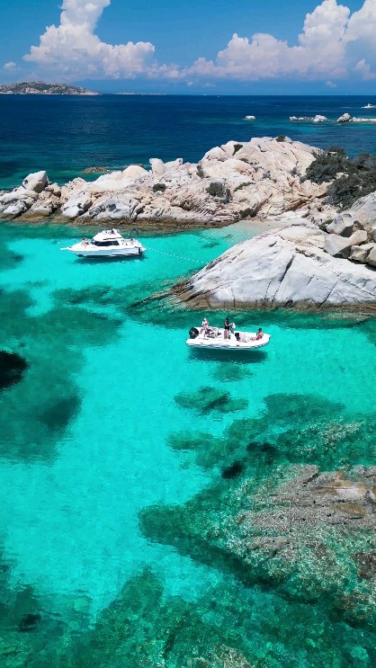 Le tre Calette. Caprera. 

Siamo nella costa occidentale dell'isola di Caprera, tre incantevoli calette di sabbia circondate da bellissimi graniti e con colori e trasparenze da sogno. 

#caprera
#lamaddalena
#sardegna 
#sardinia
#vivosardegna 
#unionesarda 
#lanuovasardegna 
#sardegnaofficial 
#sardegna_reporter 
#volgosardegna 
#volgoitalia 
#igersitalia 
#ig_italia 
#italy 
#beautifuldestinations 
#earthpix 
#bestplacestogo 
#wonderful_places 
#passionpassport 
#placetovisit 
#roamtheplanet 
#discoverearth 
#discoverglobe 
#travelguide 
#natgeo 
#tlpicks 
#travellingthroughtheworld 
#tropical 
#nature 
#bestvacation