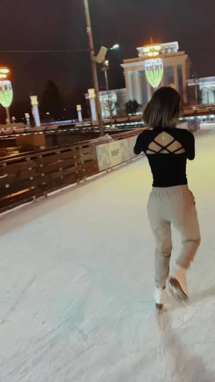 Beautiful Ice Skating at VDNKh Moscow 🇷🇺