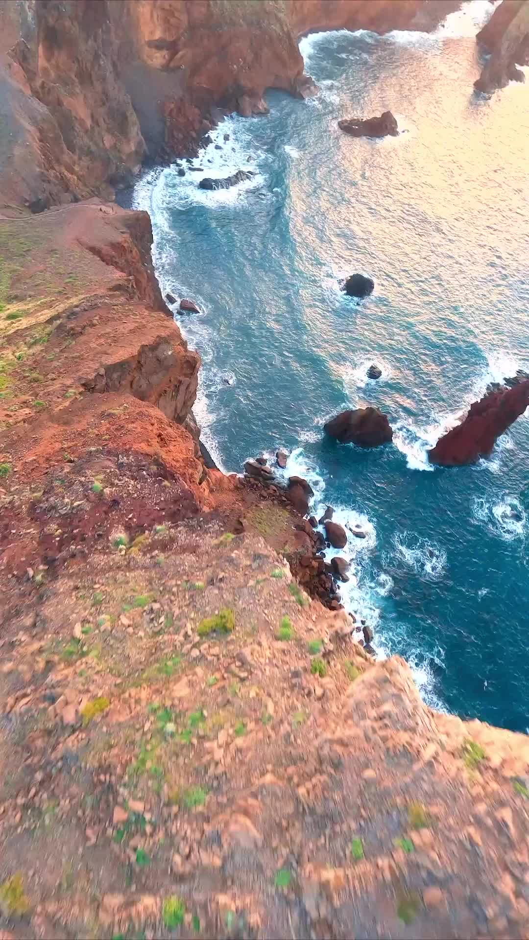 Madeira, Ponta de São Lourenço
.
.
.
#madeira 
#pontadesaolourenco 
#drone 
#fpv 
#portugal 
@madeiraunderground 
@madeira_islands