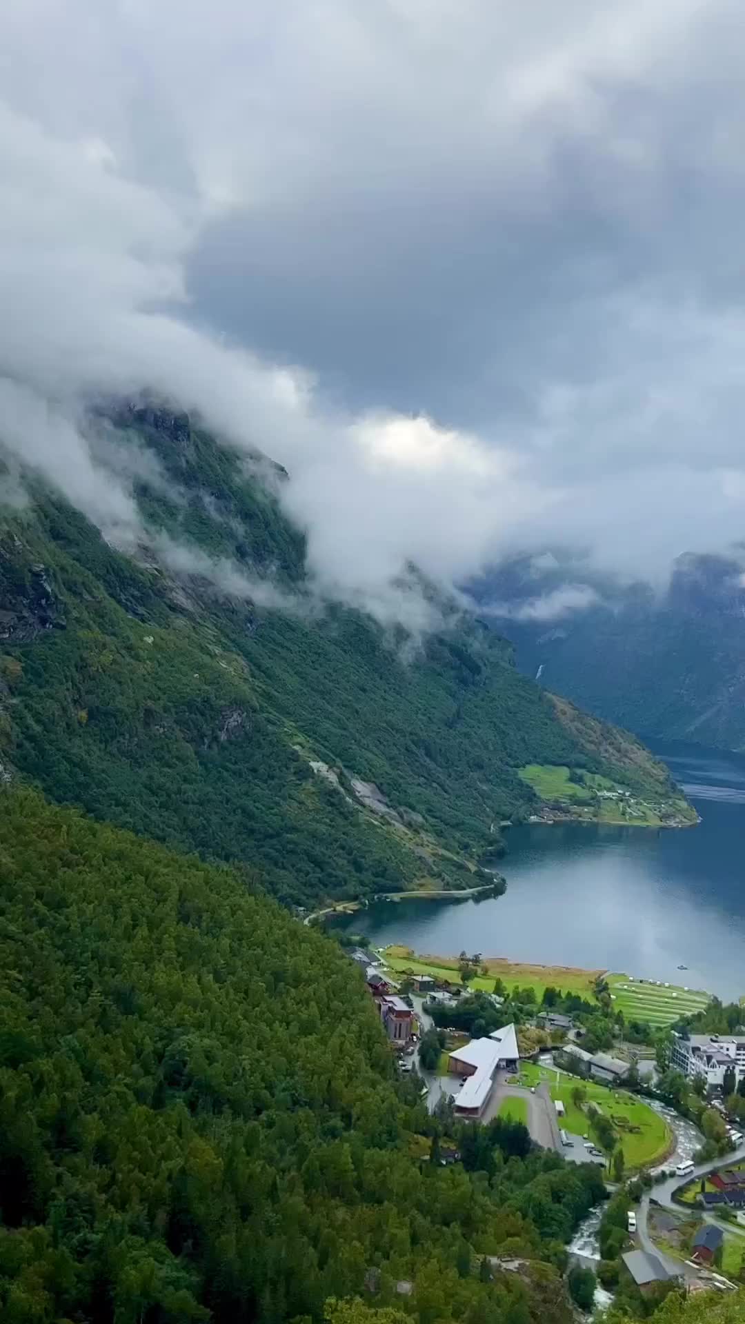 Stunning Flydalsjuvet View - Geiranger, Norway 2022