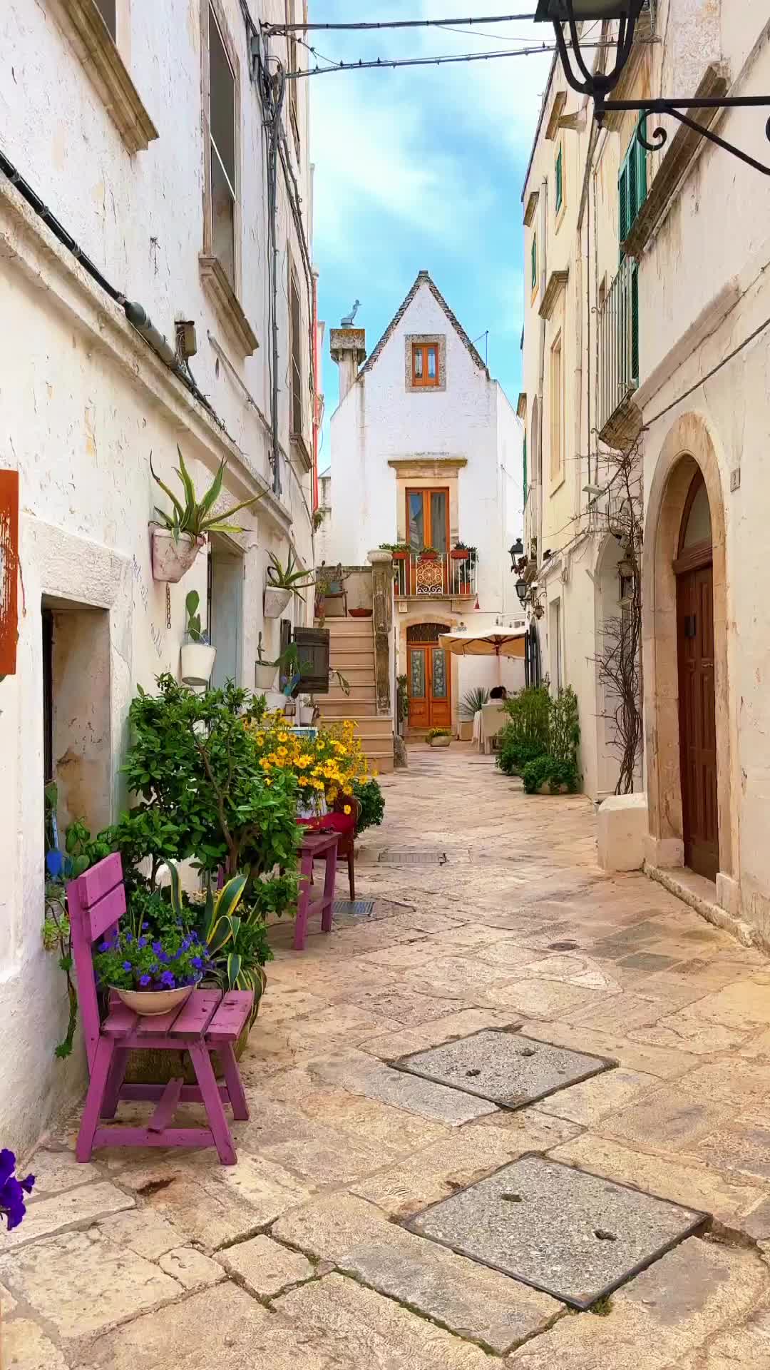 Discover Locorotondo: A Charming Apulian Town 🤍