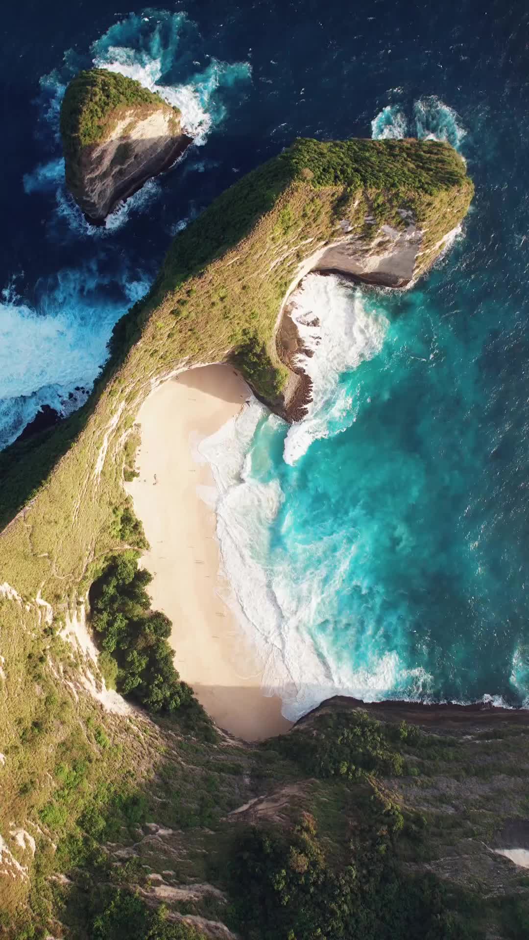 Golden Hour at Kelingking Beach, Bali 🌅